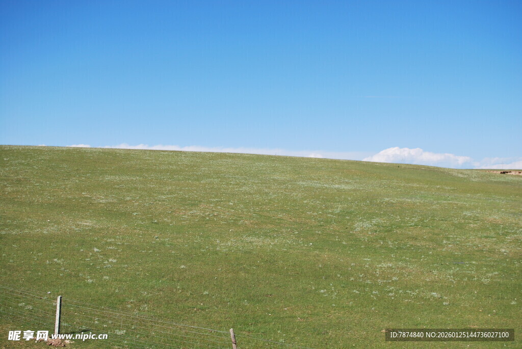 广袤草原 蓝天相伴