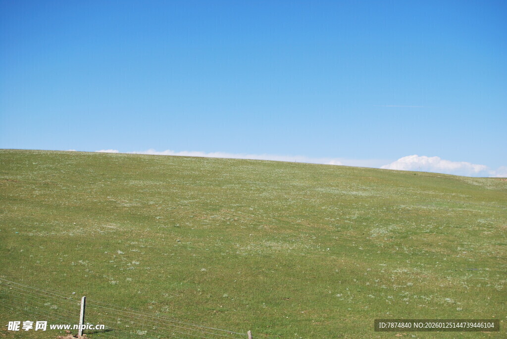广袤草原蓝天景色