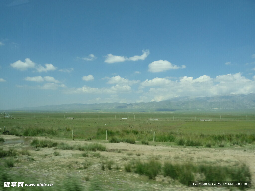 广袤草原蓝天美景