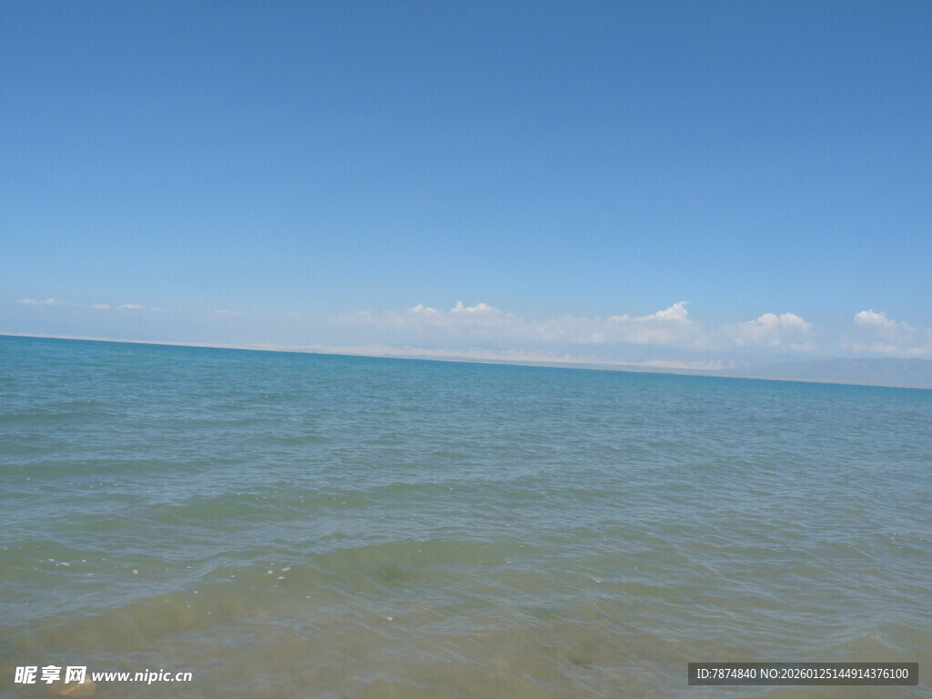 广阔海面与蓝天美景