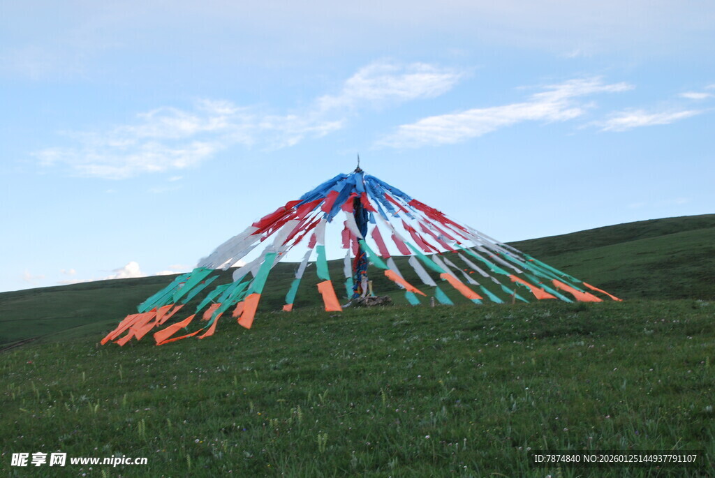 草原上的彩色经幡