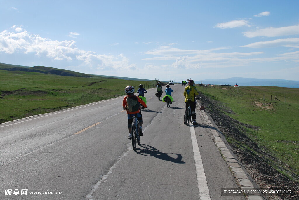 公路骑行队伍的畅快之旅