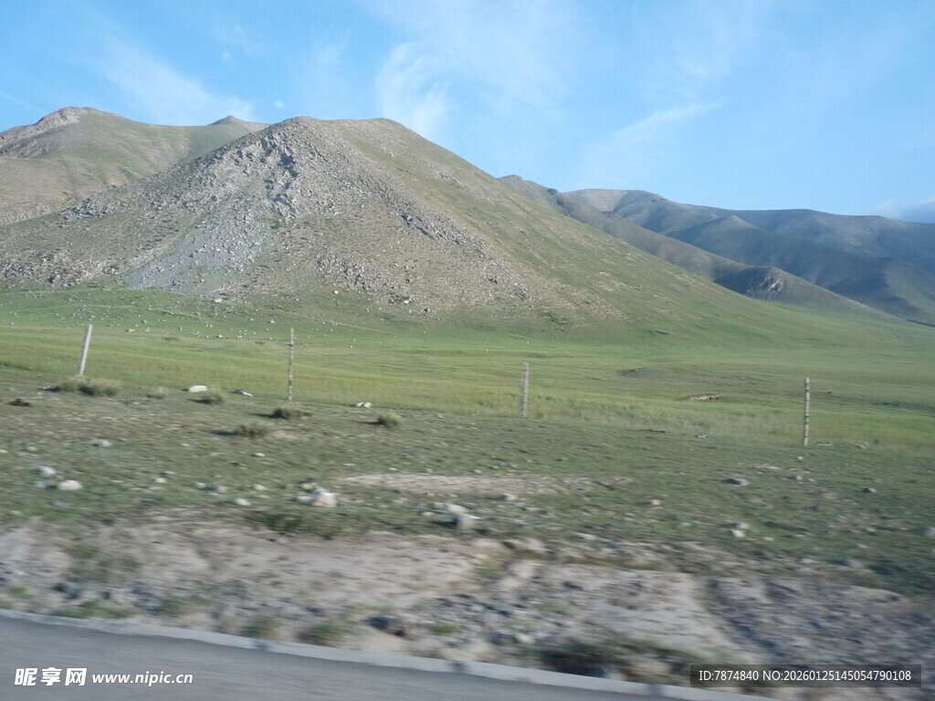 山间绿野公路风景