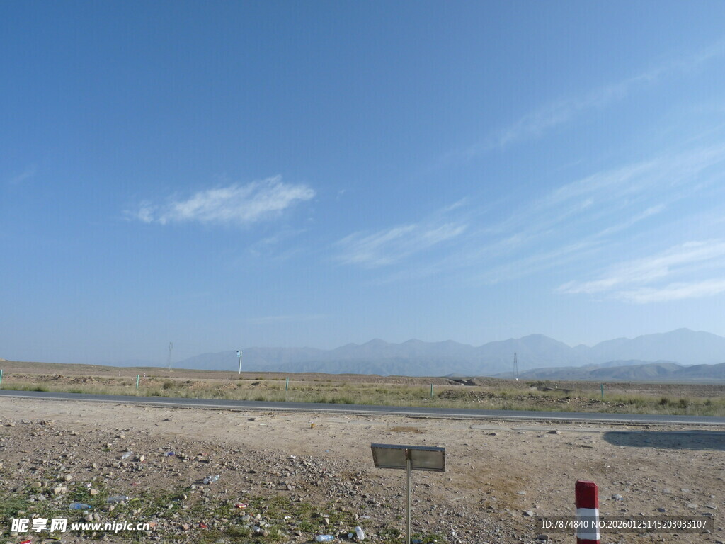 空旷荒野中的路标