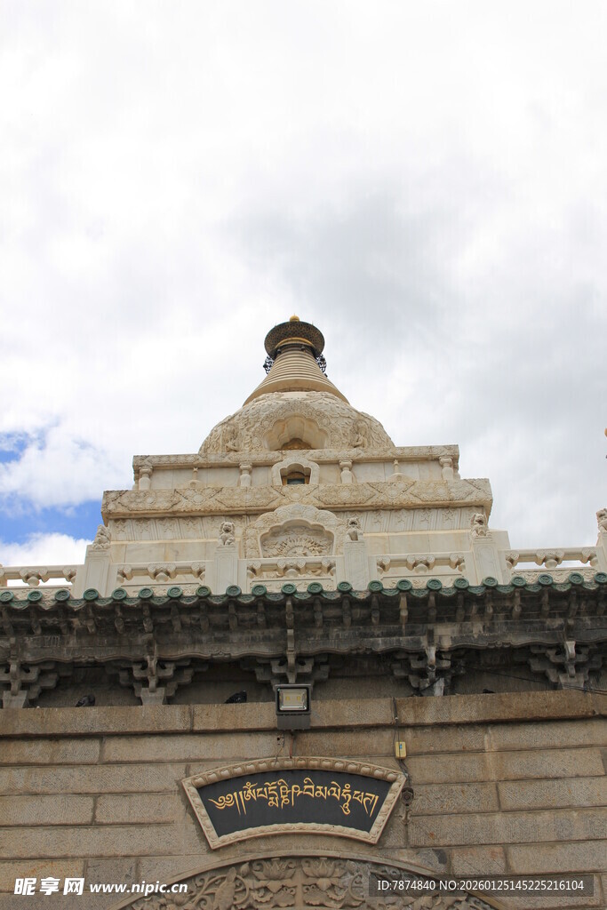 中式古建筑屋顶局部特写