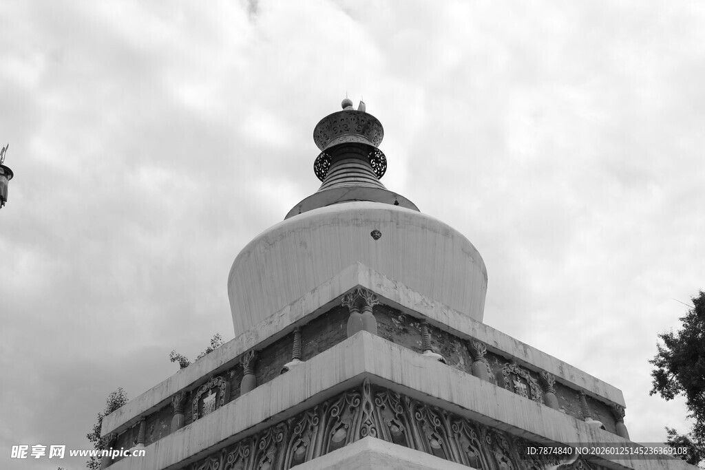白塔建筑特写