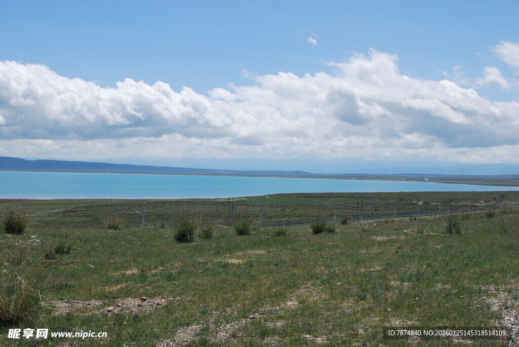 草原湖畔风光