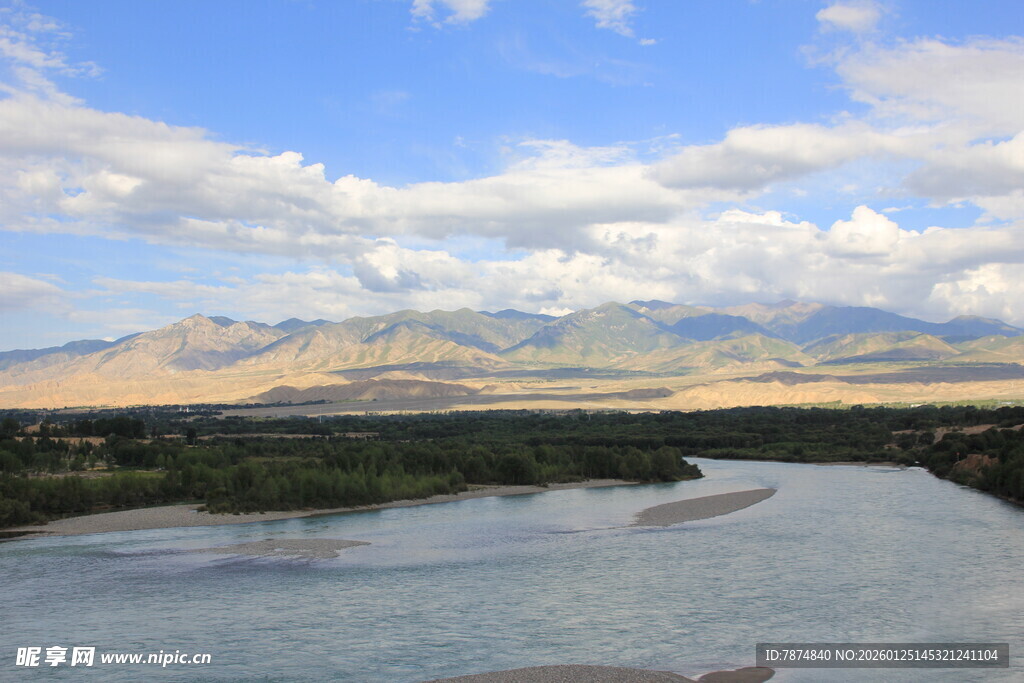 壮丽山河间的蜿蜒河流