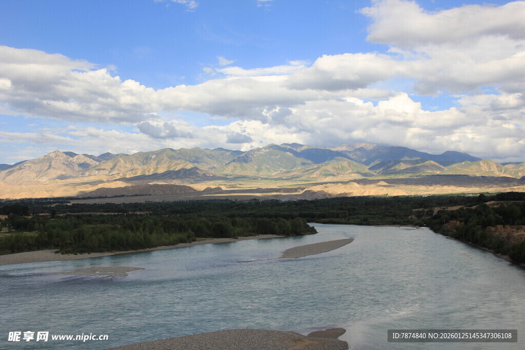 壮丽山河间的蜿蜒河流