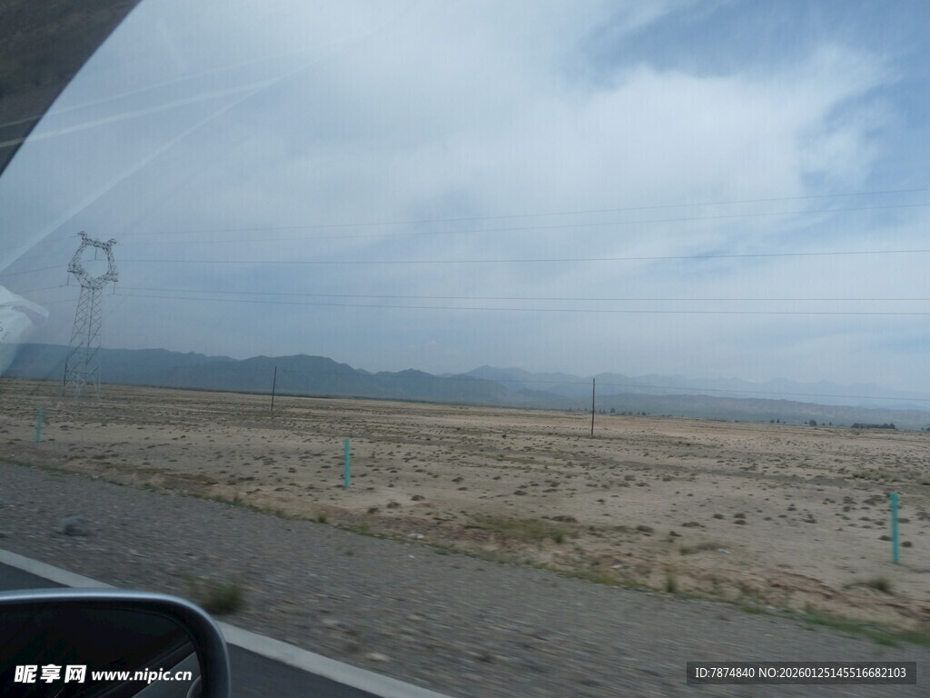 车窗外的旷野风景