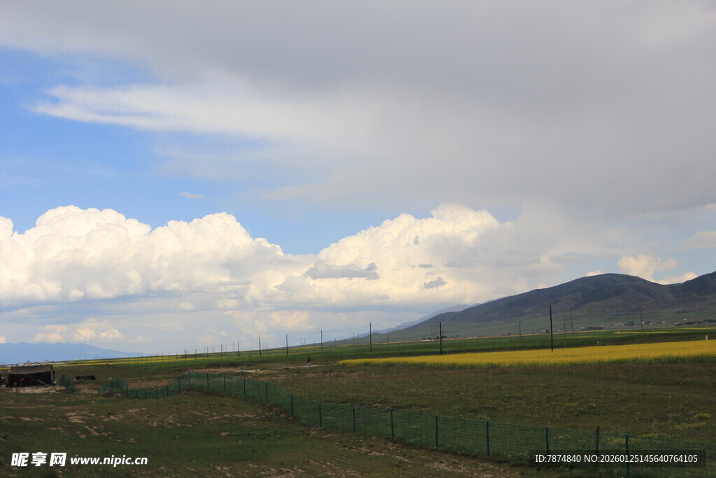 草原风光 蓝天白云与远山