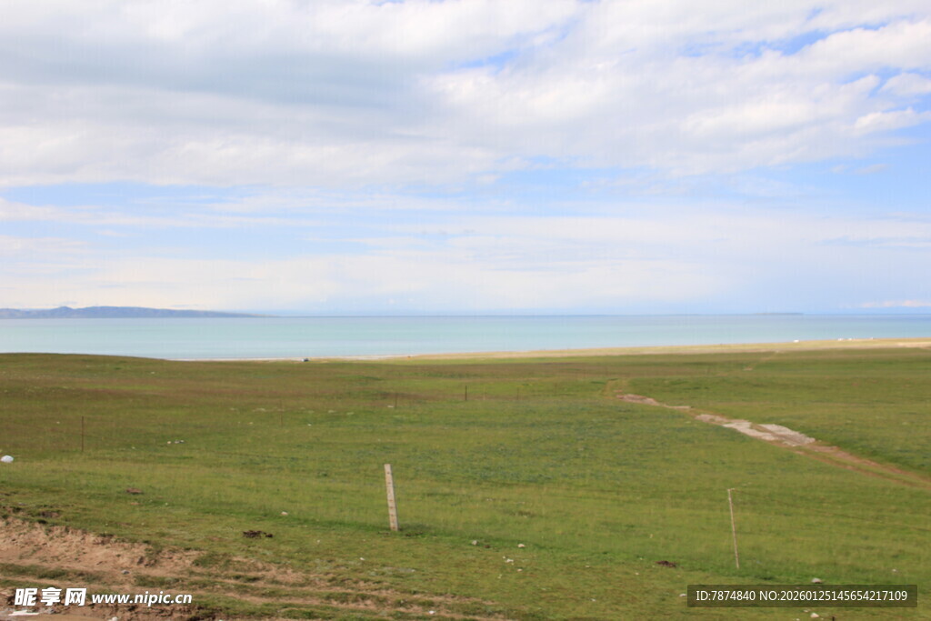 草原湖畔风光