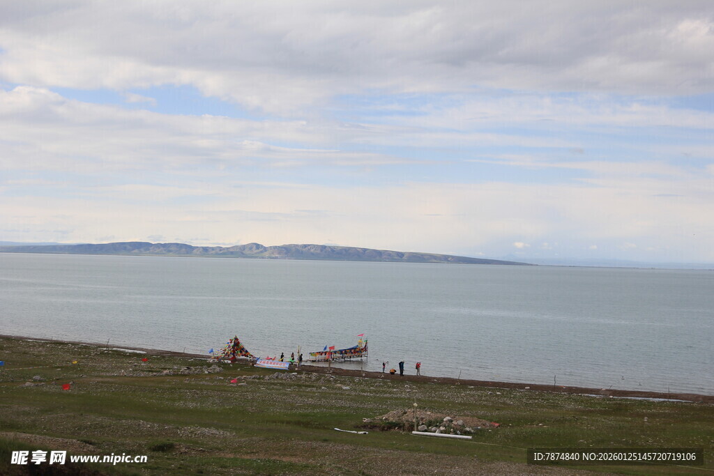 海边草地风景远眺