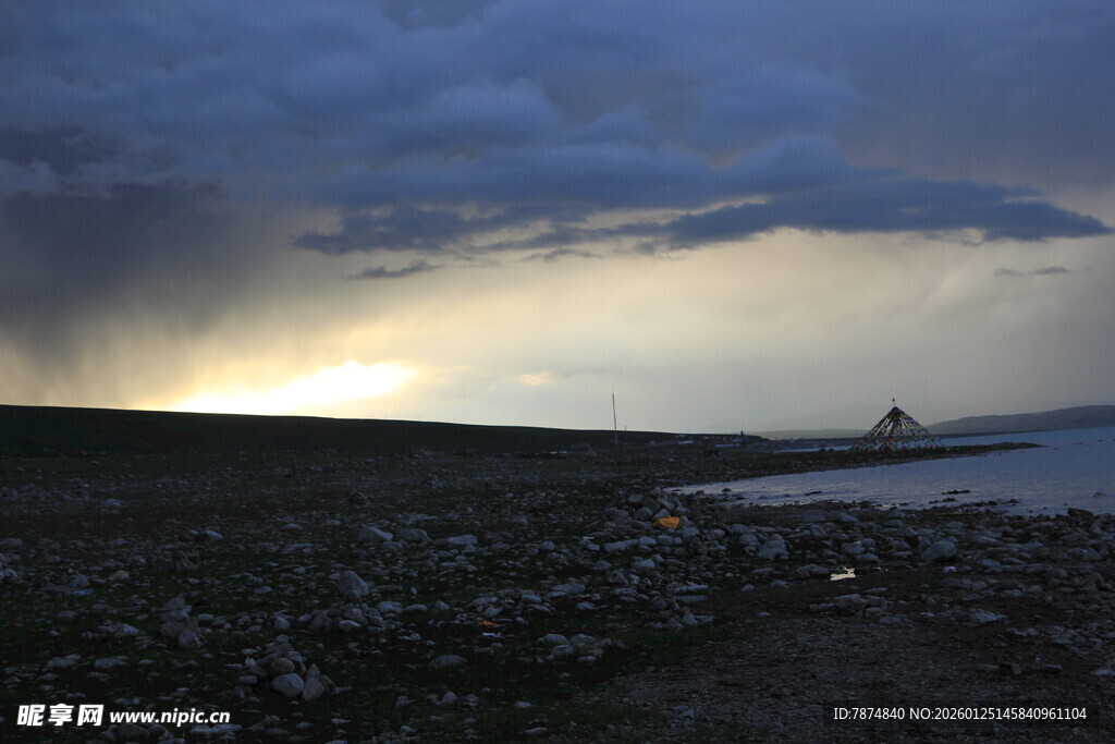 暴风雨前夕的旷野景象