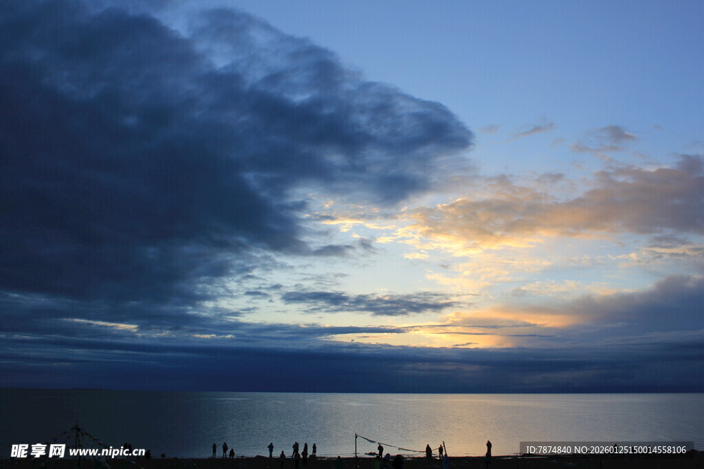 黄昏时分的云海景观