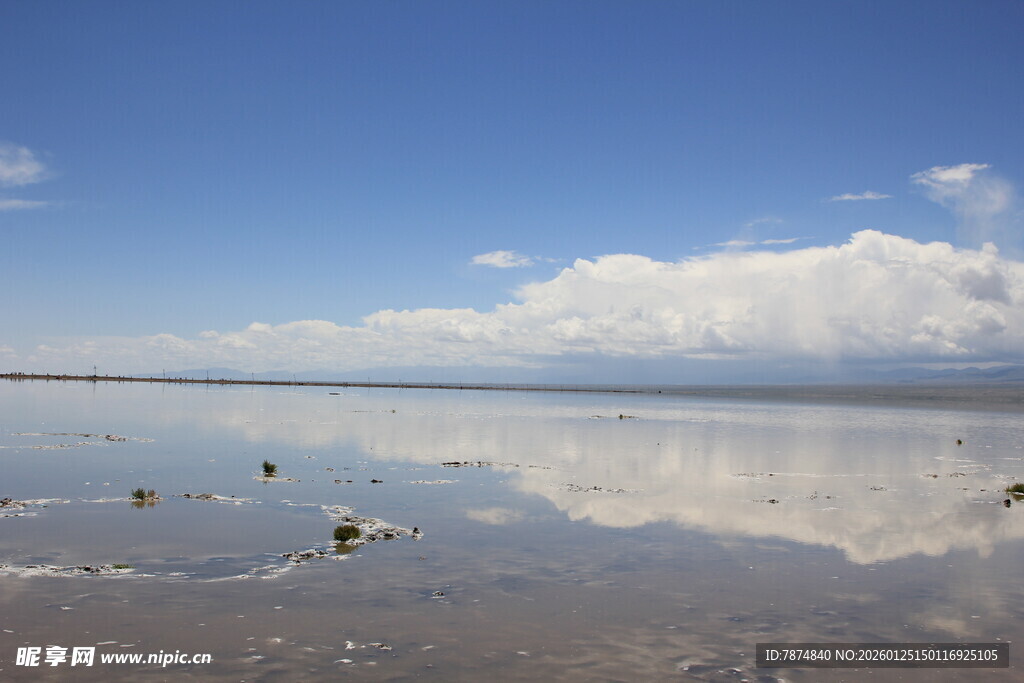 纯净盐湖风光 天空之镜景象