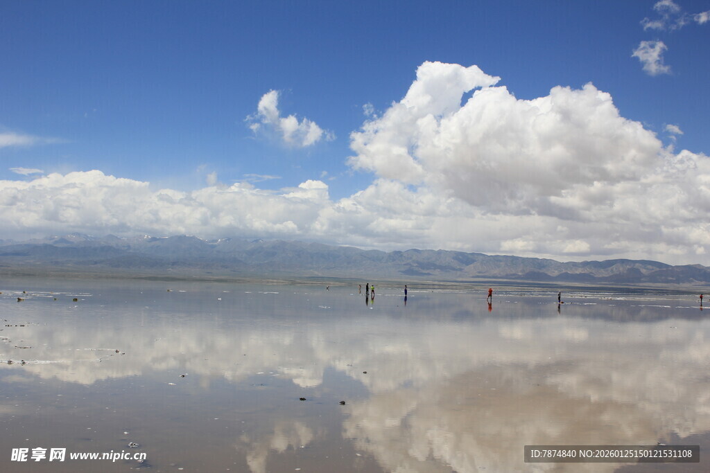 茶卡盐湖 水天一色的美景