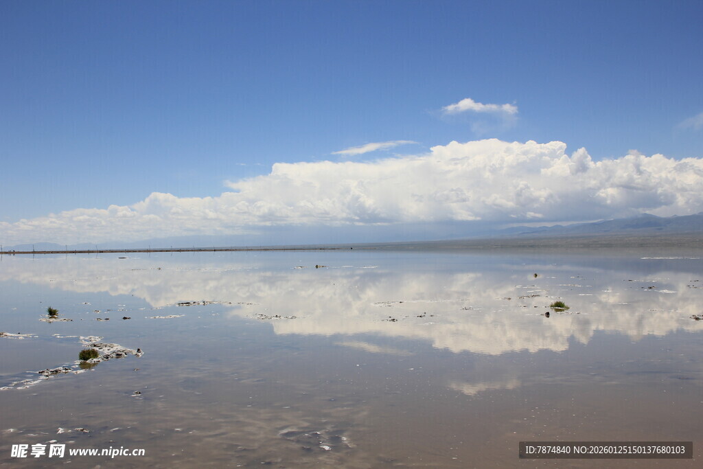 天空之镜般的美丽盐湖