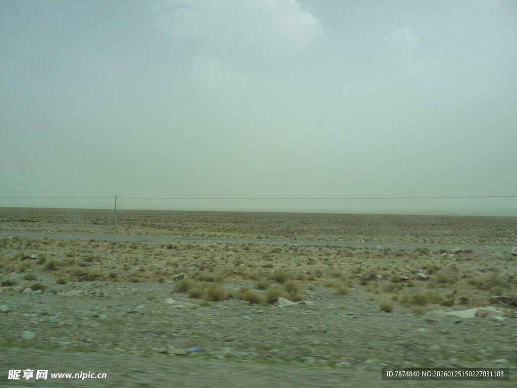 广袤荒凉的沙地景观