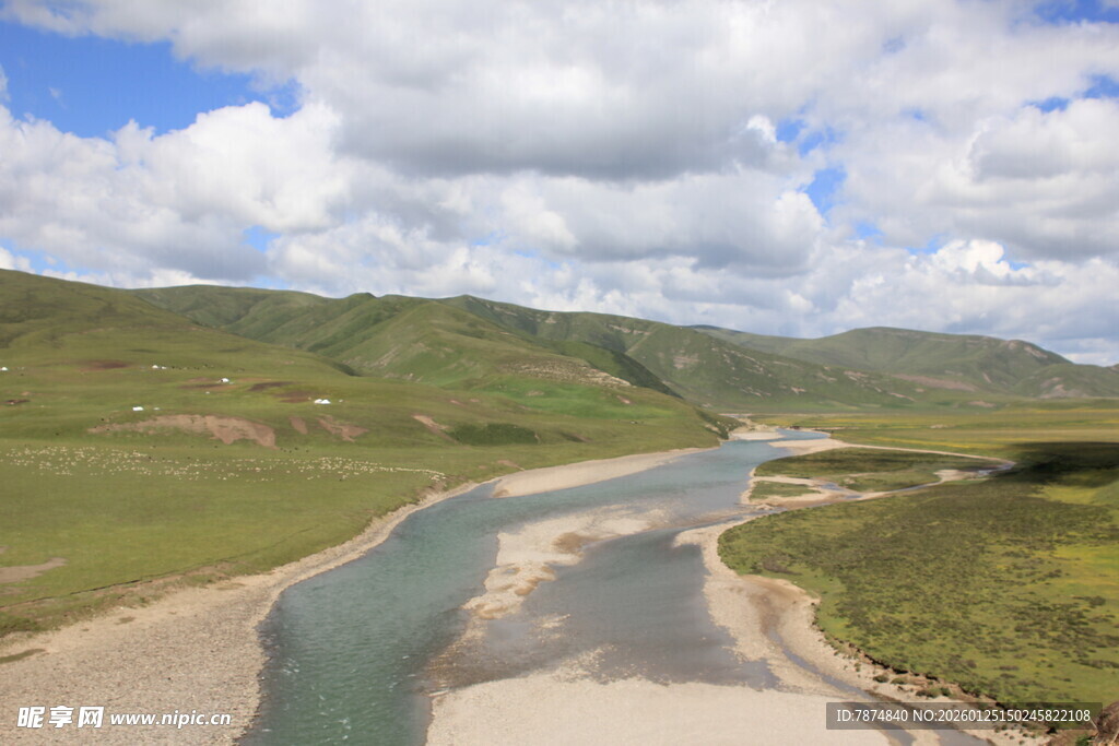 草原河畔风光