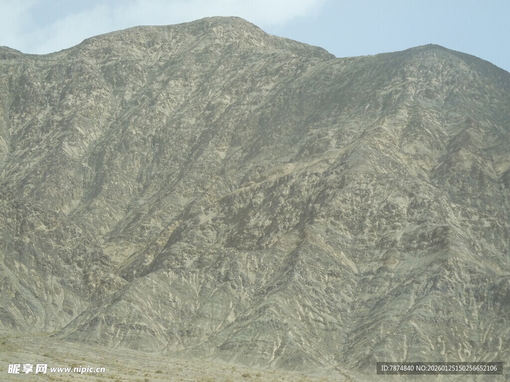 荒凉山脉景观