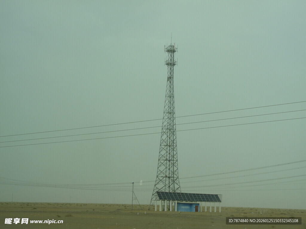 旷野中的通信信号塔