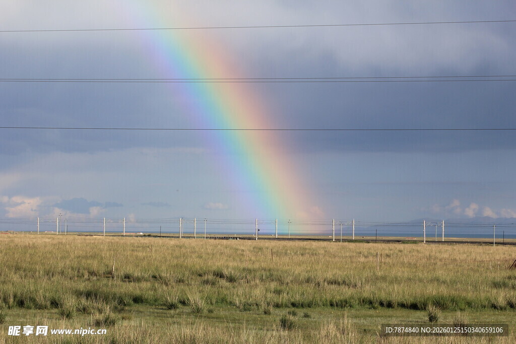 草原上的绚丽彩虹