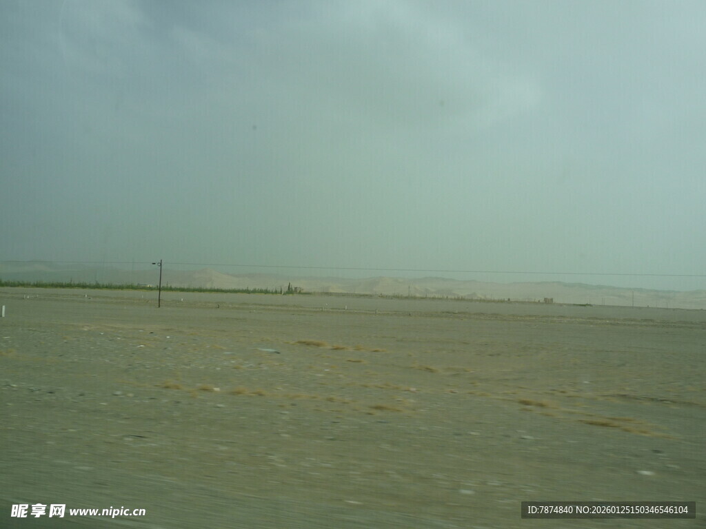 沙漠中的朦胧景象