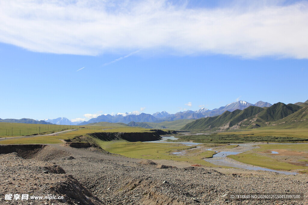 草原山谷间的壮美风光
