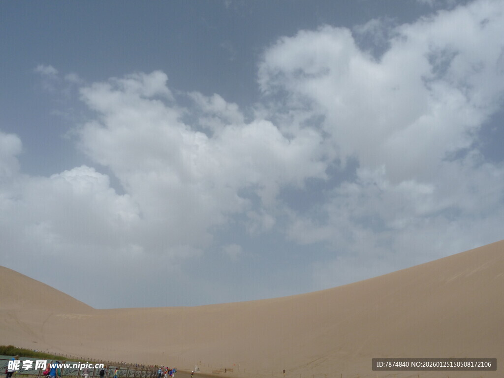 沙漠风光 蓝天白云沙丘