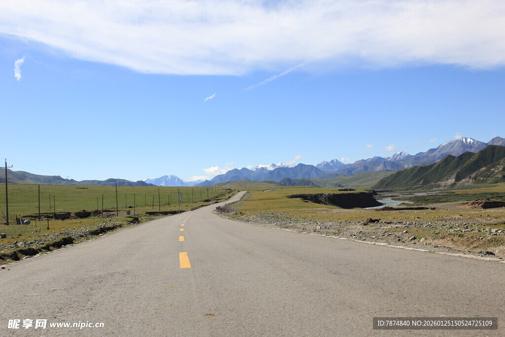 旷野中的延伸公路