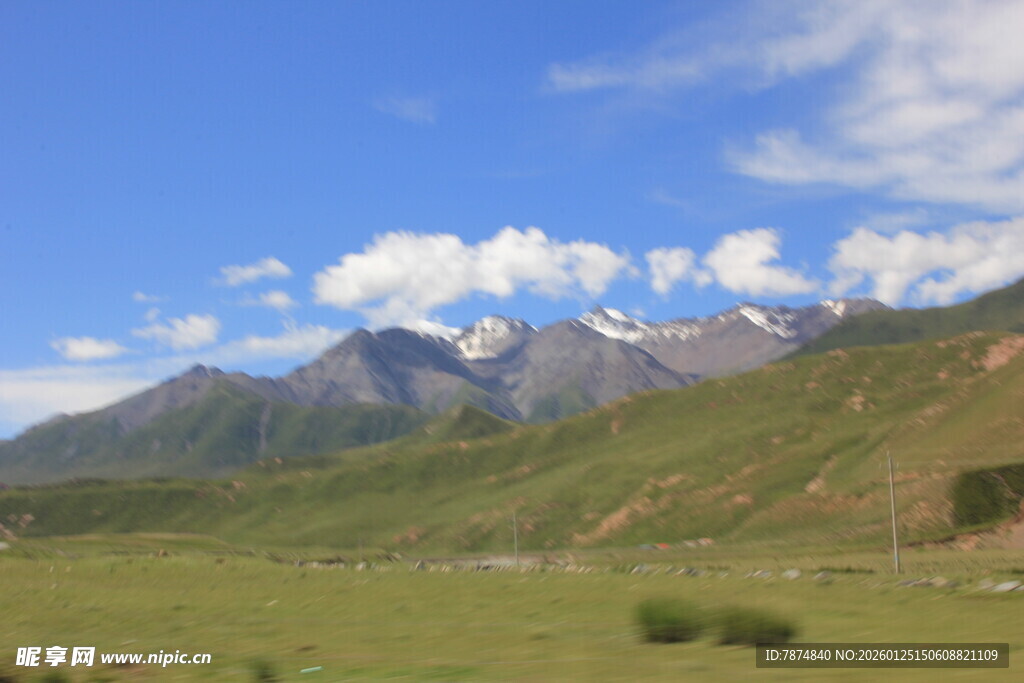 壮丽高山草原风景图