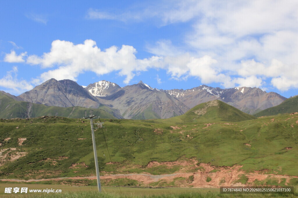 壮丽山景 蓝天白云下的风光