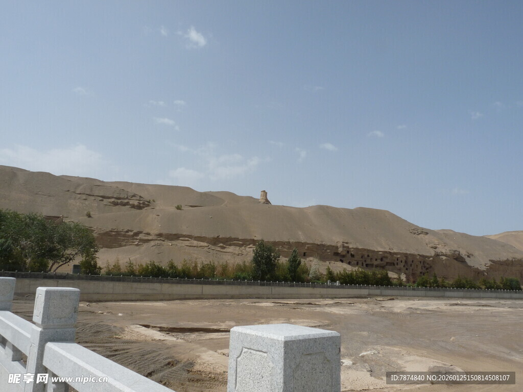 沙漠边的开阔场景