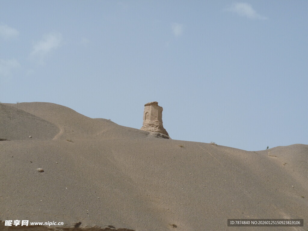 沙漠中的古老瞭望塔
