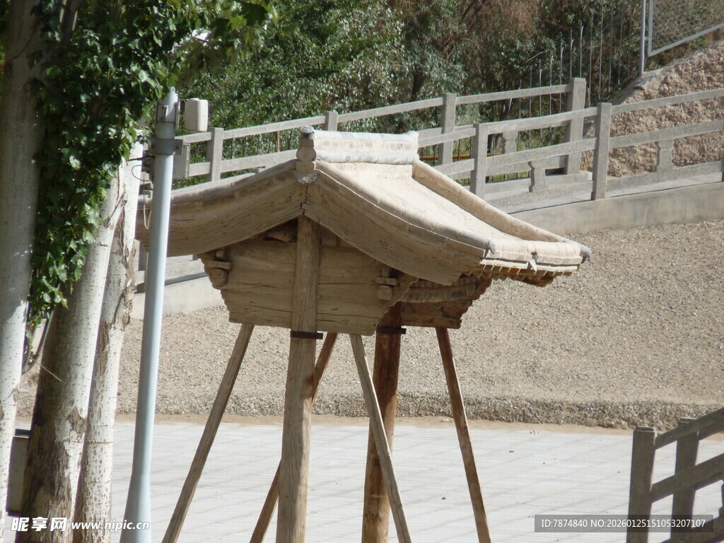 户外木质三角架结构小屋