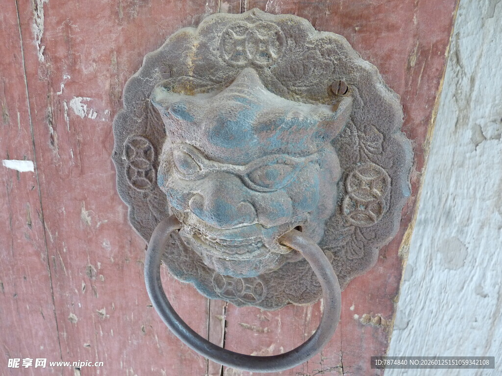 古旧门环上的兽头装饰