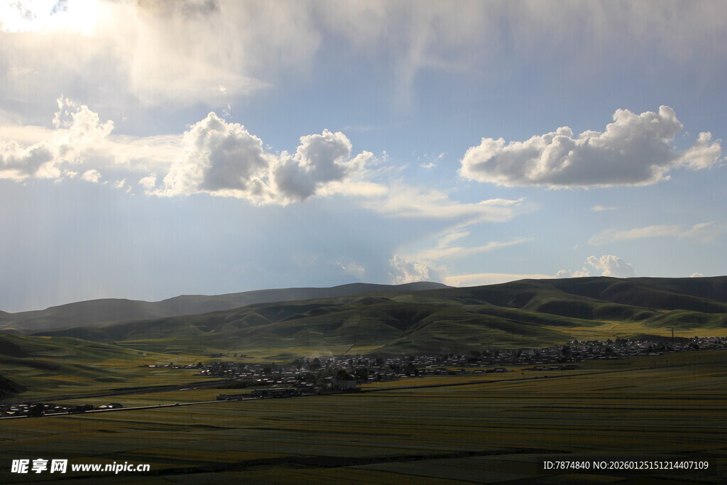 草原风光 蓝天白云下的美景