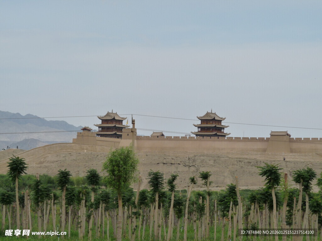 沙漠中的古老城楼景观