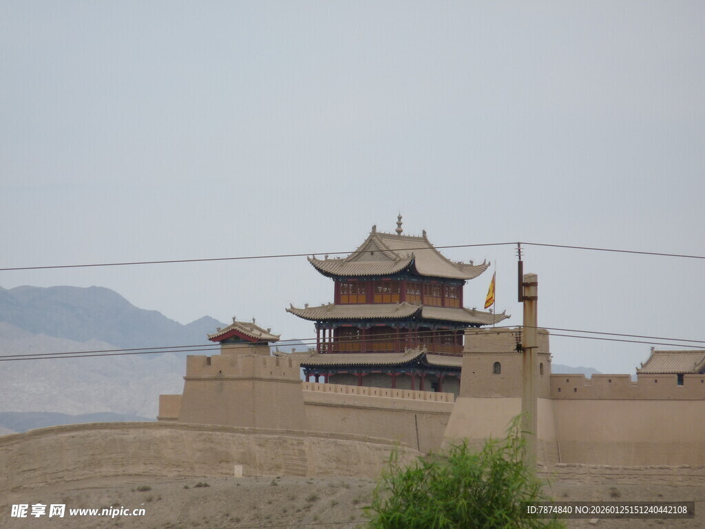 沙漠中的古老中式建筑