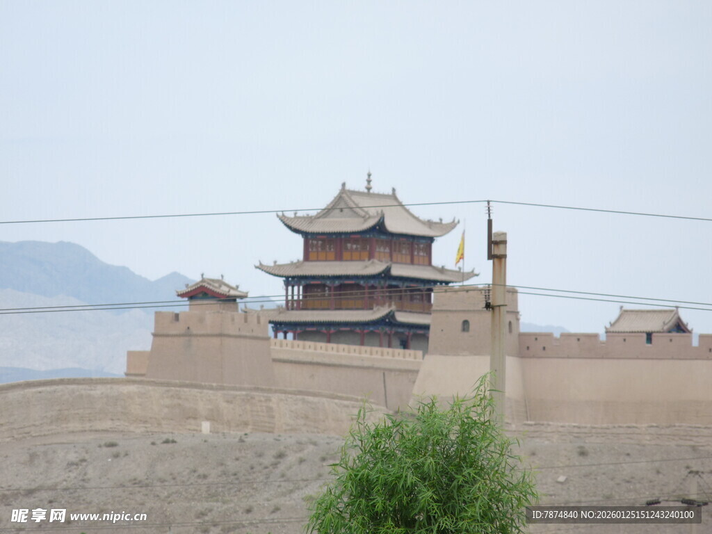 沙漠中的古老城楼建筑