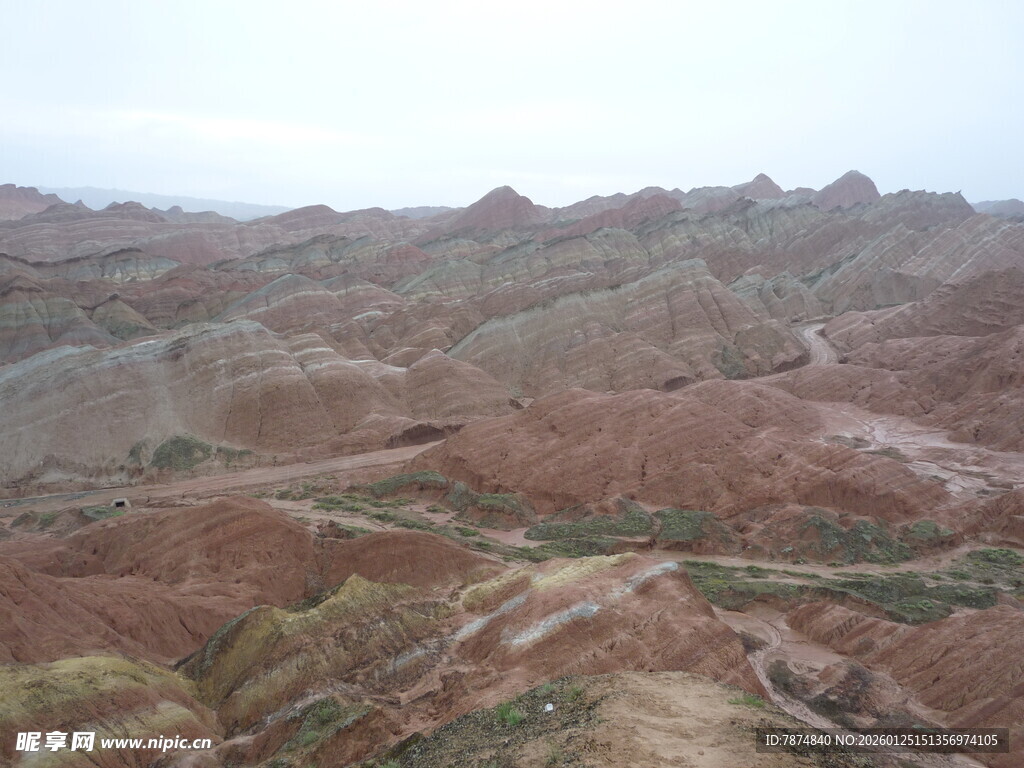 七彩斑斓的壮丽丹霞地貌