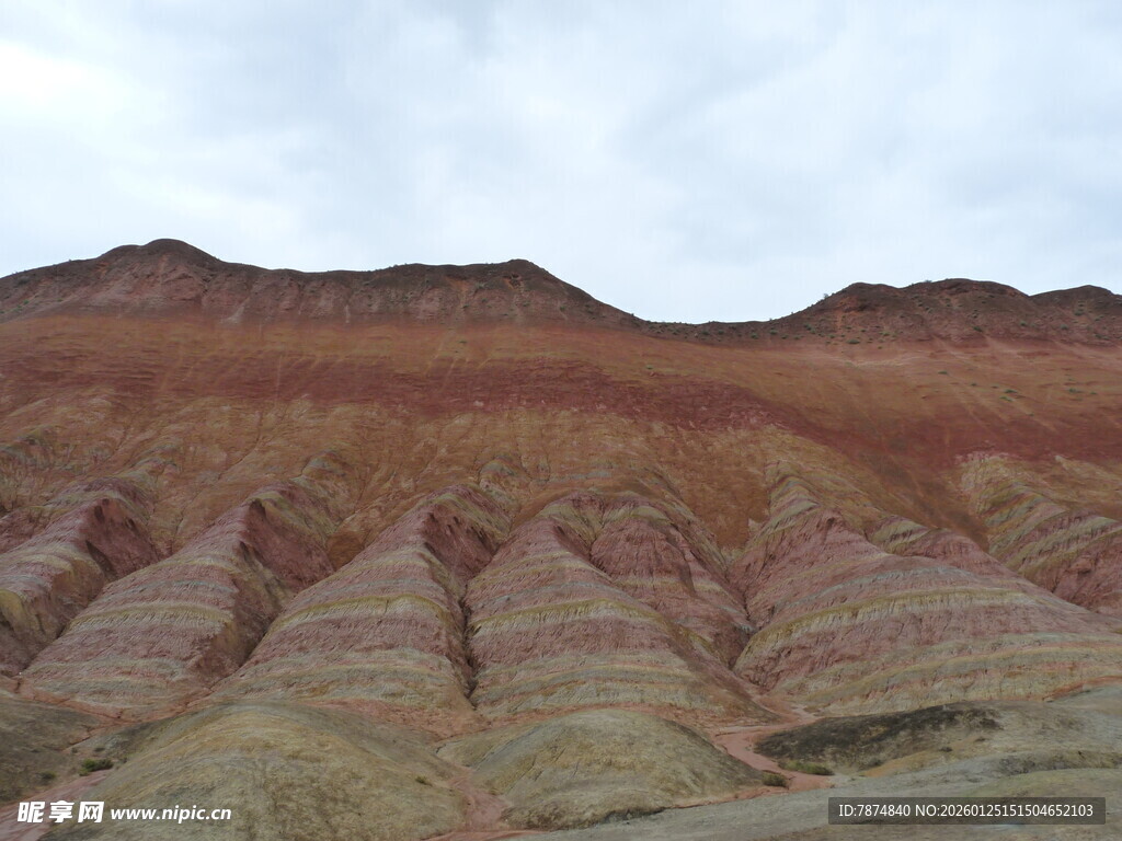 七彩斑斓的壮丽丹霞地貌