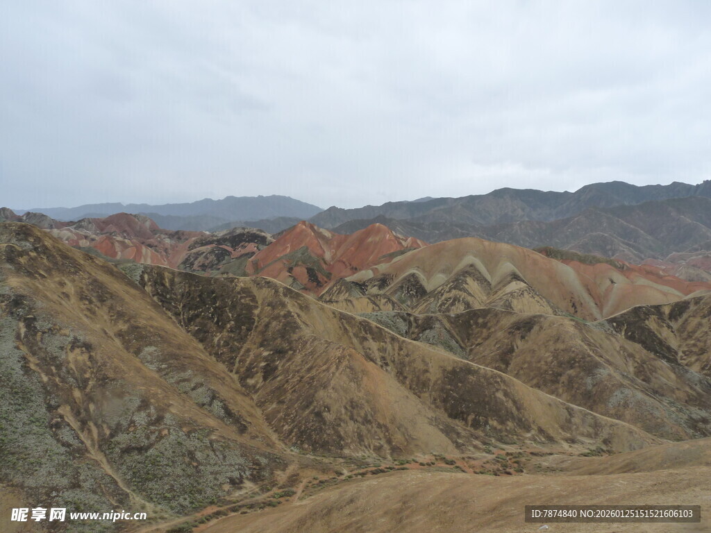七彩斑斓的壮丽丹霞地貌