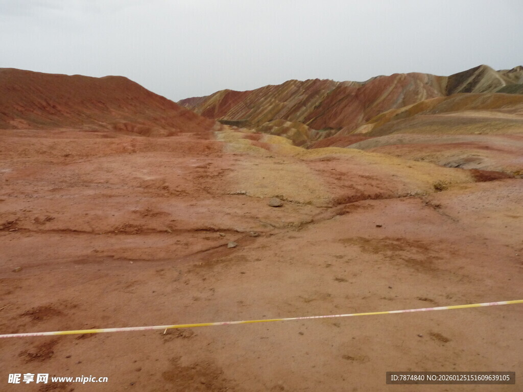 七彩斑斓的壮丽丹霞地貌