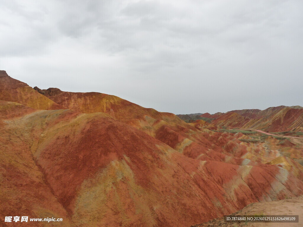 七彩斑斓的壮丽丹霞地貌