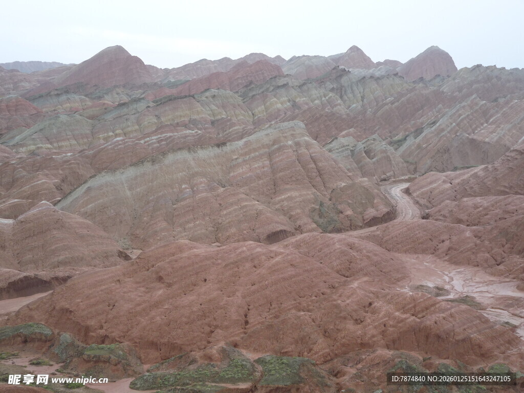 壮丽多彩的丹霞地貌景观