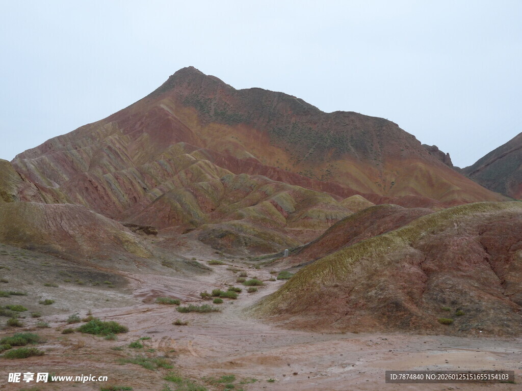 七彩斑斓的壮丽丹霞地貌
