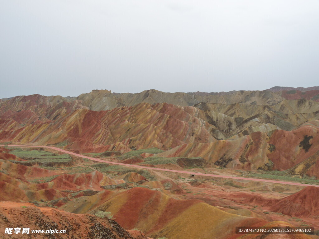 七彩斑斓的壮丽丹霞地貌