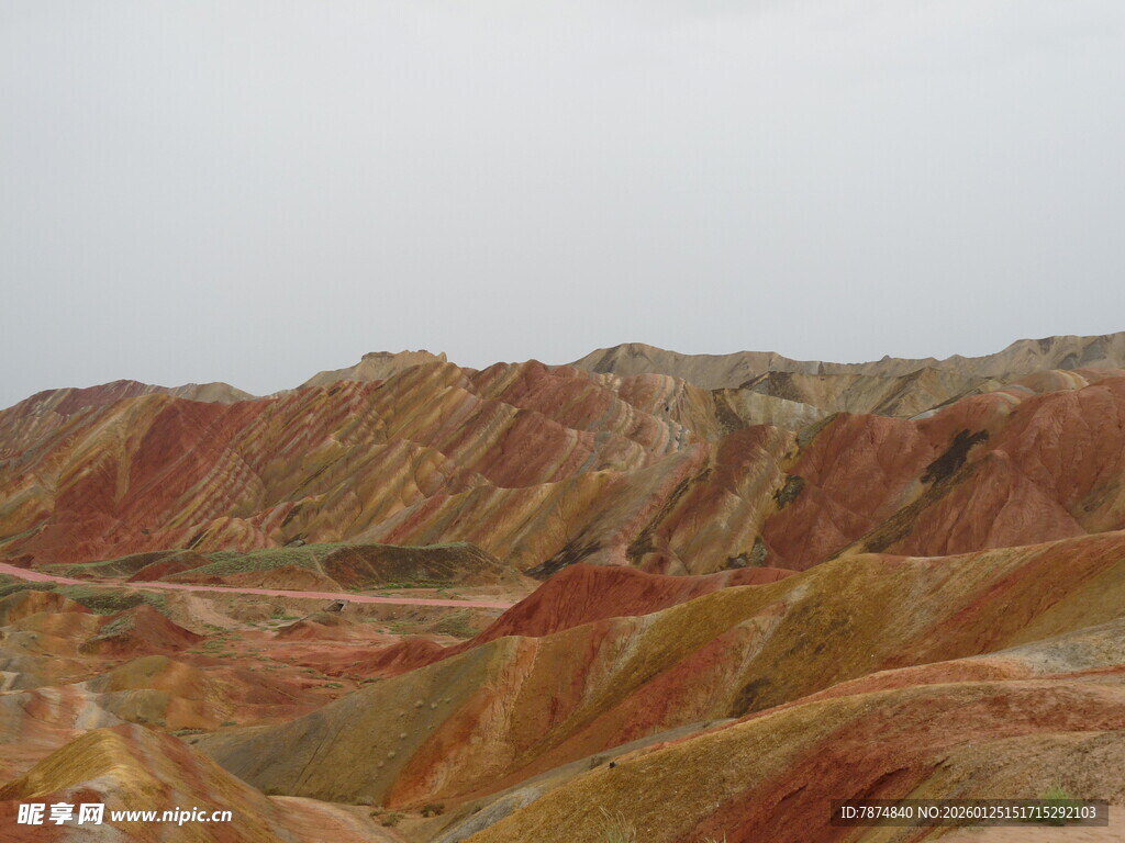 七彩斑斓的壮丽丹霞地貌